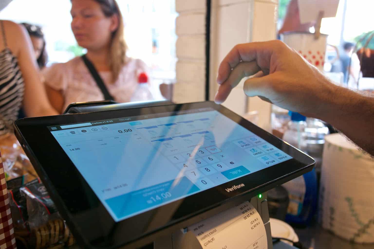 בעל קיוסק, בעלת חנות בגדים ובעל חנות צעצועים: לא תאמינו מה משותף לשלושתם